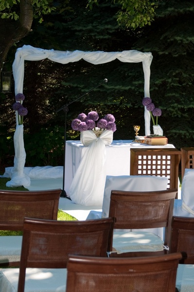ślub w plenerze, dekoracja ślubu, florystyka, weddingplaner, biały dywan