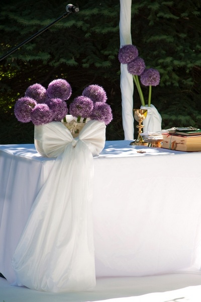 ślub w plenerze, dekoracja ślubu, florystyka, weddingplaner, biały dywan