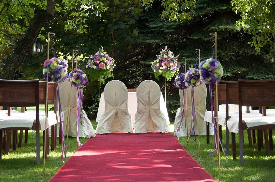 ślub w plenerze, dekoracja ślubu, florystyka, weddingplaner